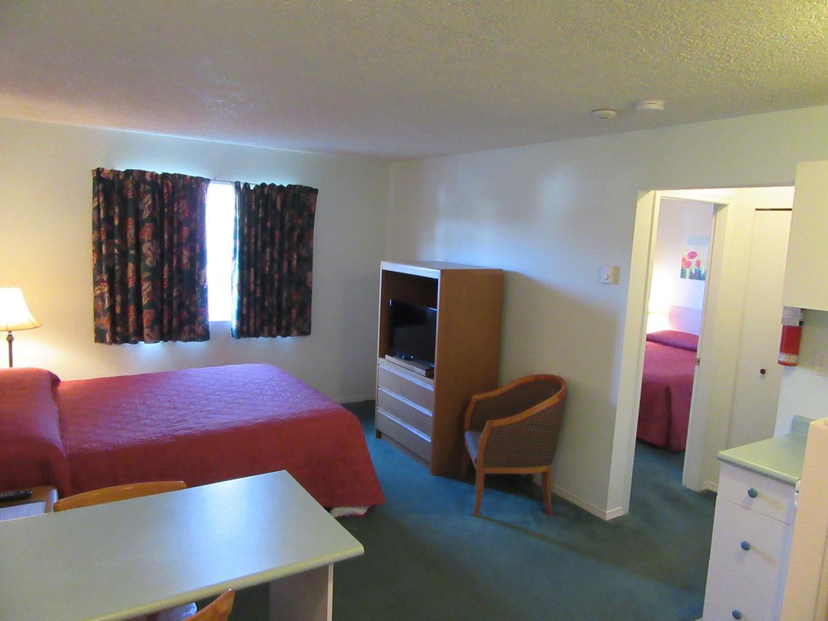 Lake Cowichan Lodge ภายนอก รูปภาพ