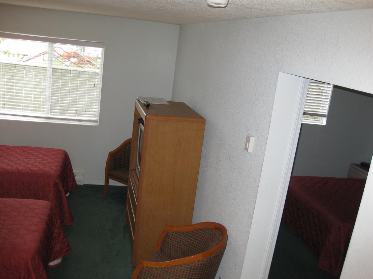 Lake Cowichan Lodge ภายนอก รูปภาพ
